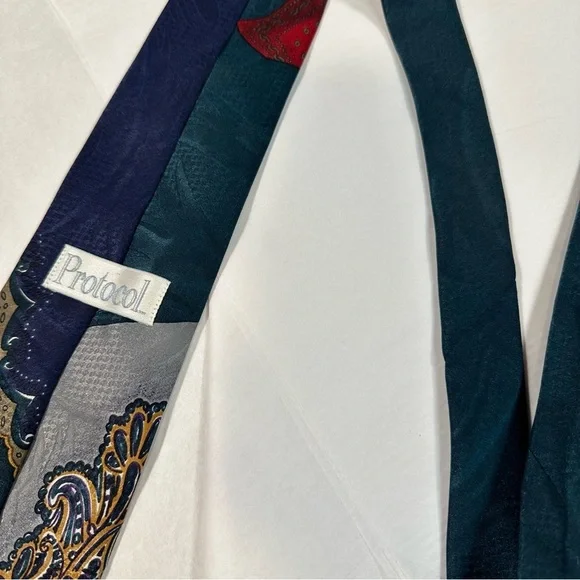 Vintage Western Patterned Tie - Wearable Art - Person Riding a Horse, Paisley - Picture 6 of 7